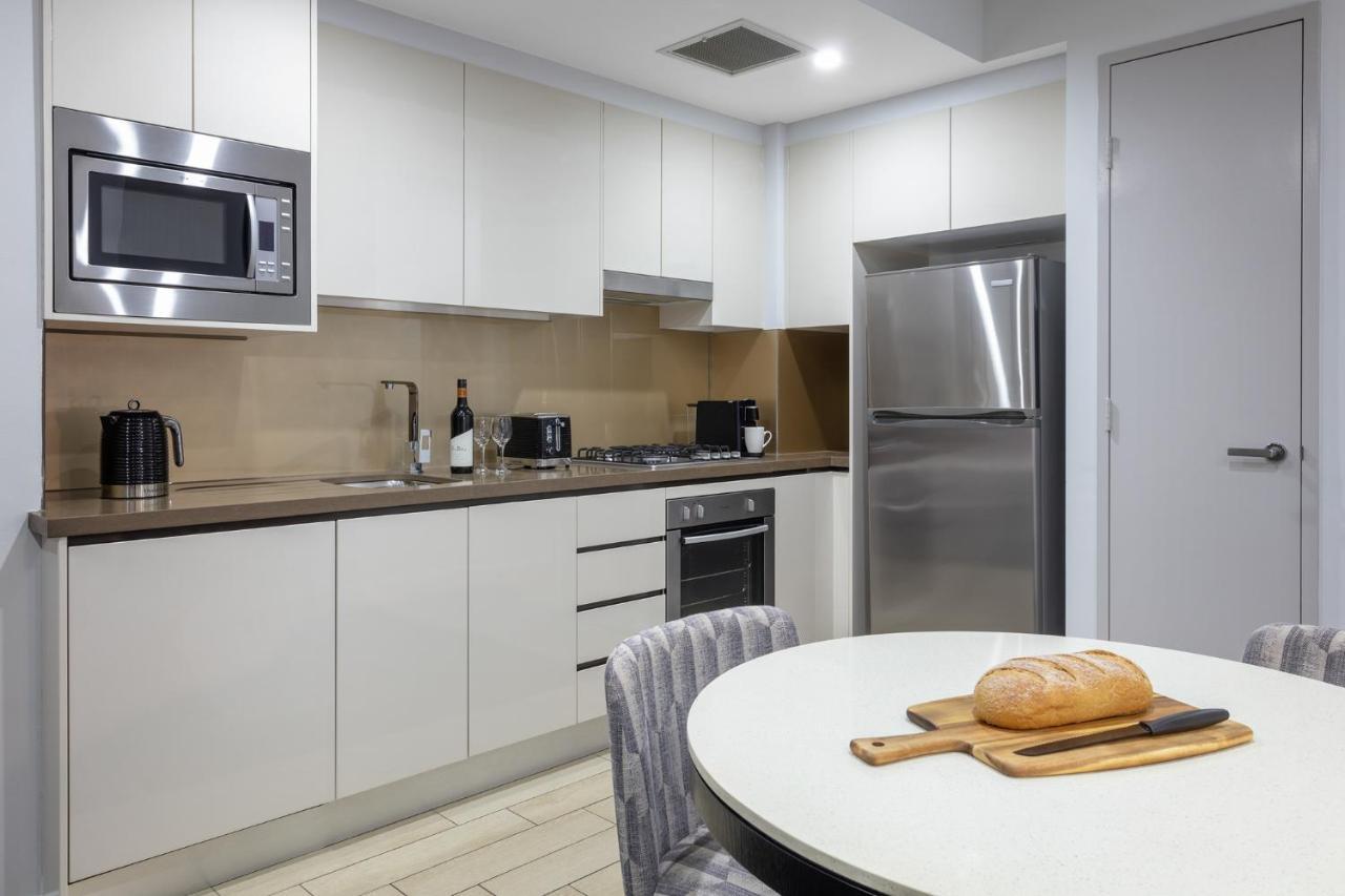 赖德北梅里顿公寓式酒店 悉尼 外观 照片 A typical kitchen in a residential apartment
