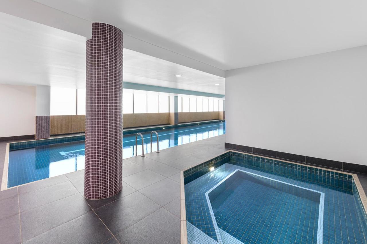 赖德北梅里顿公寓式酒店 悉尼 外观 照片 The swimming pool at the hotel