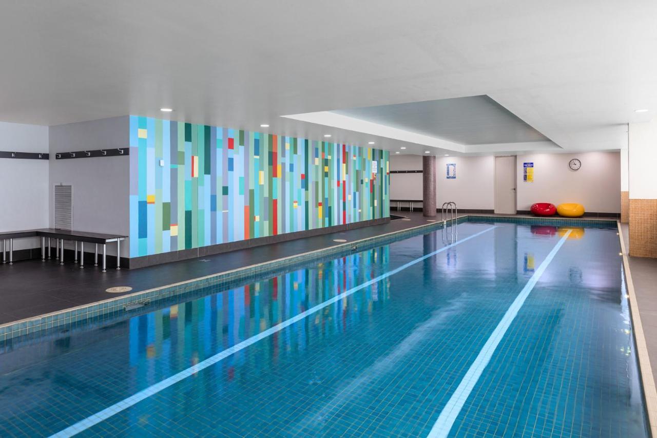 赖德北梅里顿公寓式酒店 悉尼 外观 照片 The swimming pool at the hotel