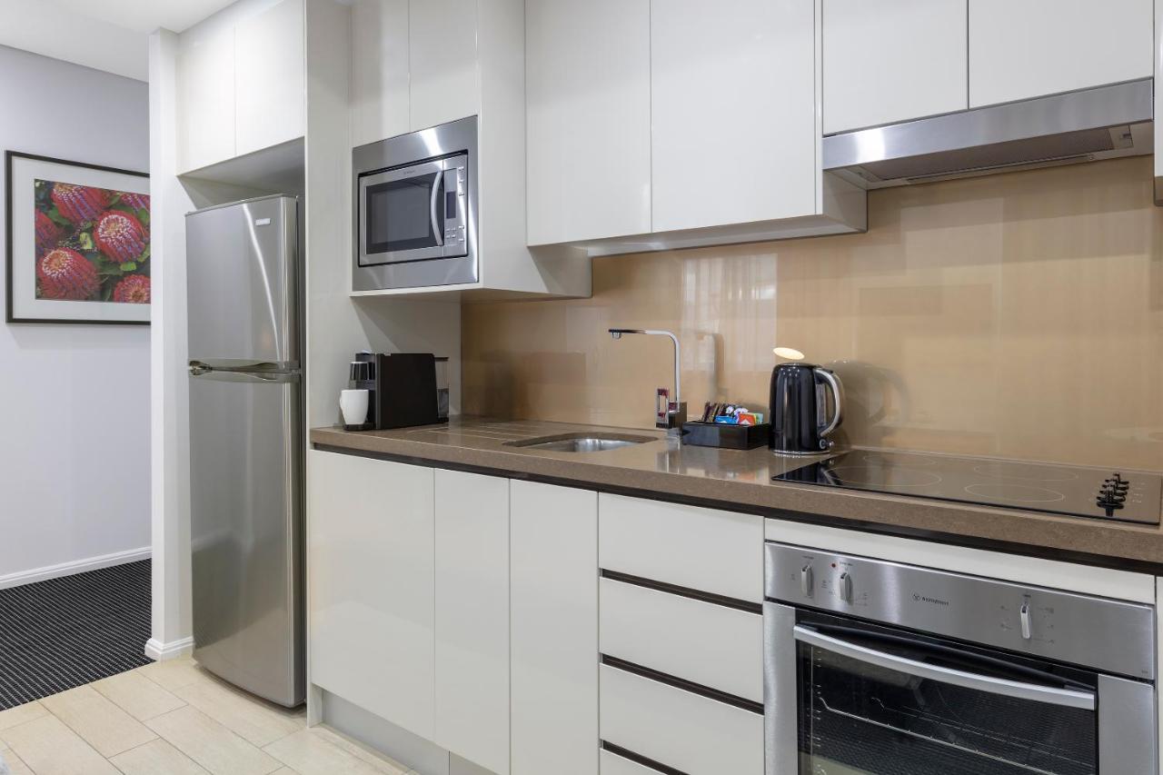 赖德北梅里顿公寓式酒店 悉尼 外观 照片 A typical kitchen in a serviced apartment
